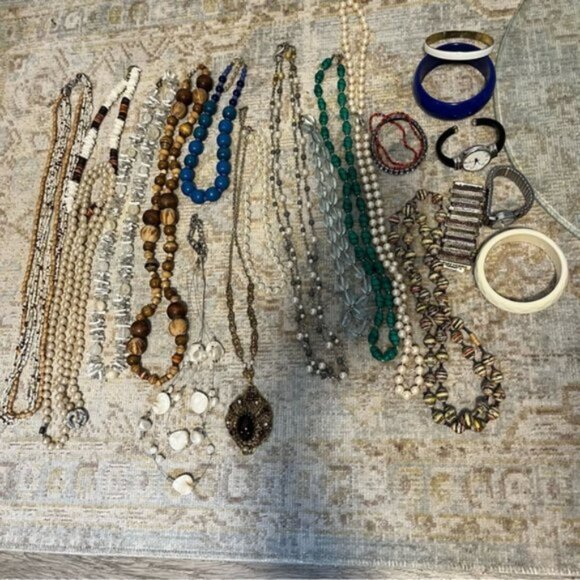 Lot of Casual Jewelry Necklaces, Watches, Bracelets, Partywear - Picture 2 of 7